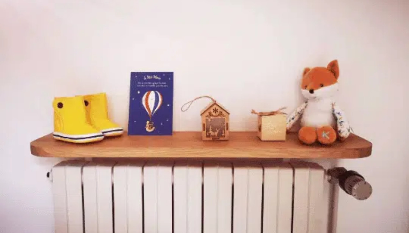 Besoin de camoufler votre radiateur ? Optez pour la tablette en bois artisanale !